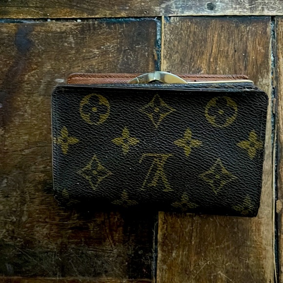 Louis Vuitton Wallet . Beautiful Authentic - Picture 4 of 8